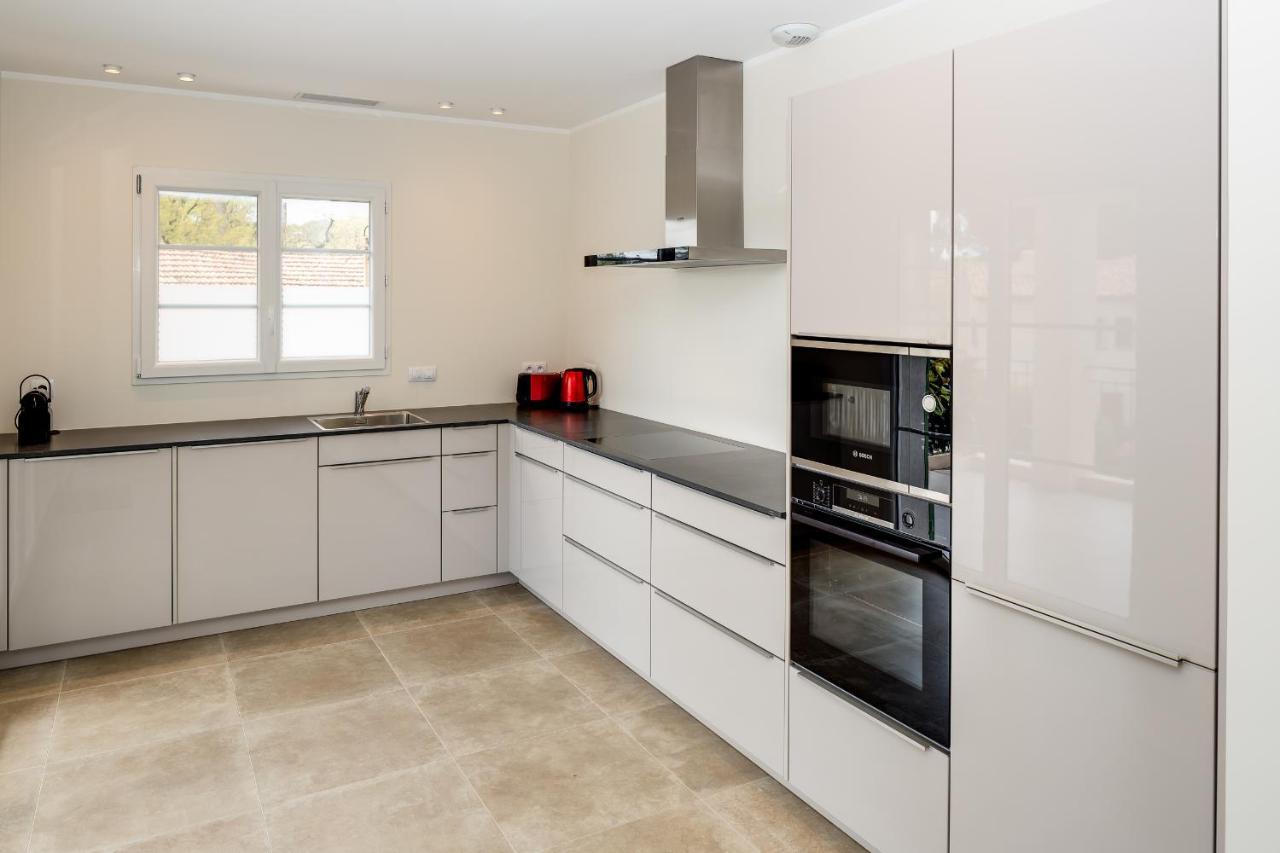 Luxurious And Spacious Apartment In The Heart Of The Cote D'Azur Roquefort-les-Pins Zewnętrze zdjęcie